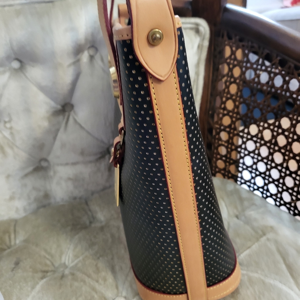 Authentic Dooney and Bourke  Top zip Shopping tote - Picture 4 of 13